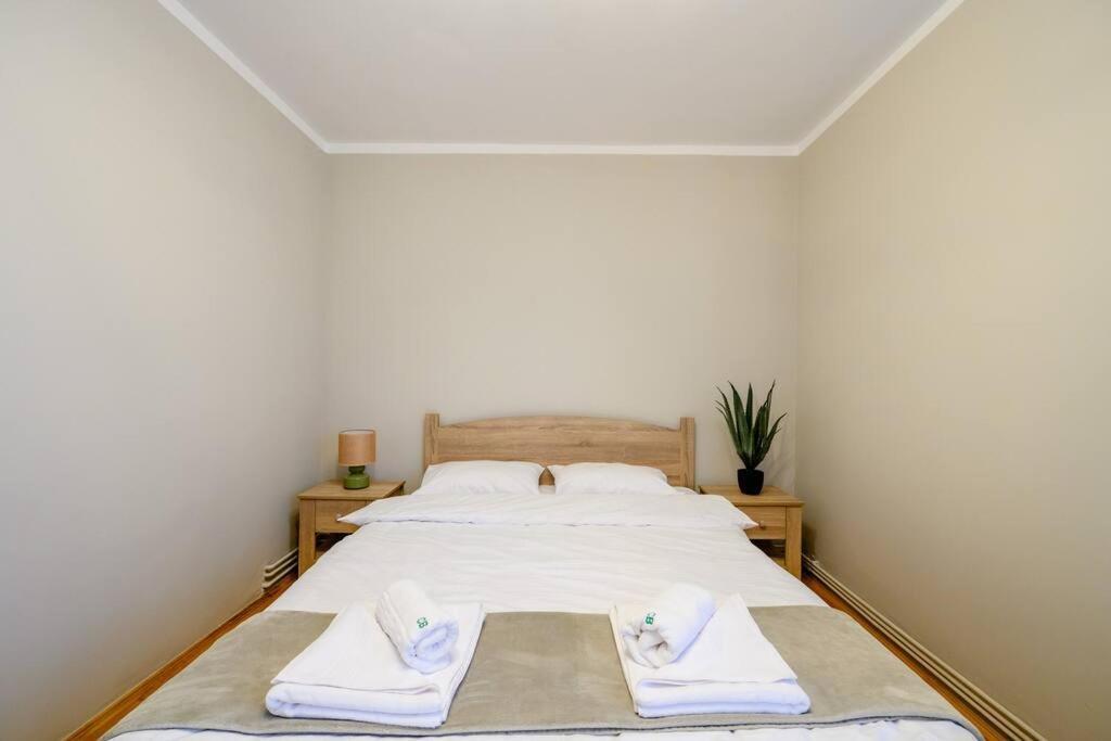 Smiling Heaven Apartment บูคาเรสต์ ภายนอก รูปภาพ