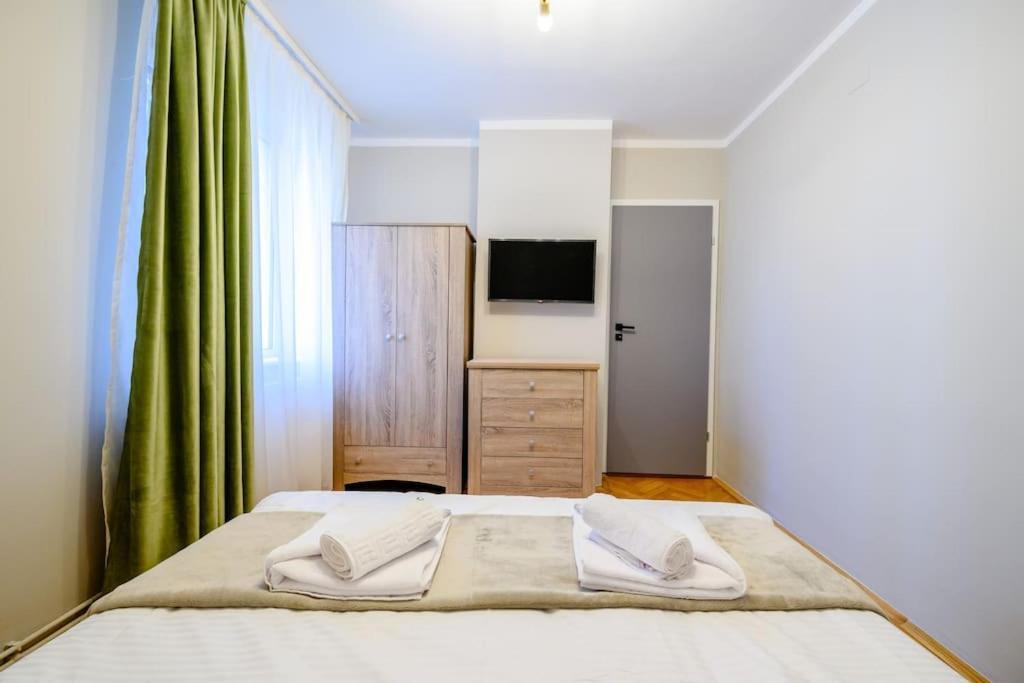 Smiling Heaven Apartment บูคาเรสต์ ภายนอก รูปภาพ